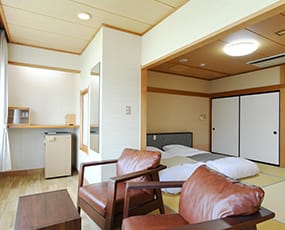 寬敞的日式房間10張榻榻米+3.5至5張榻榻米房間
